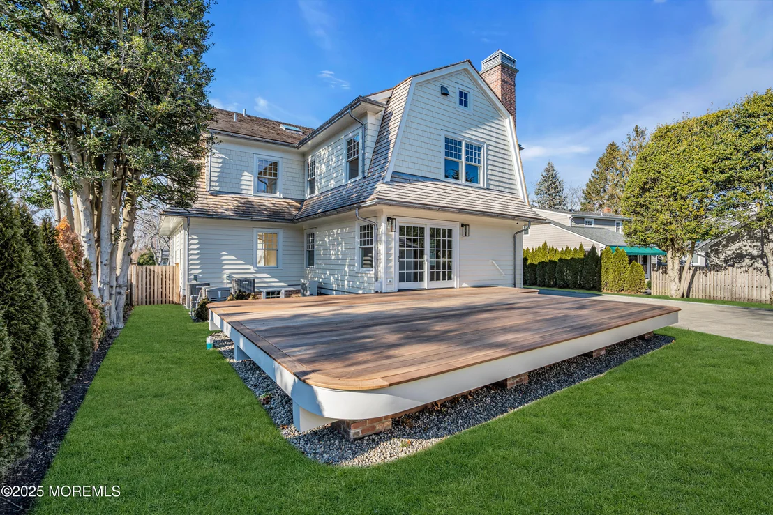 Photo of 327 South Boulevard