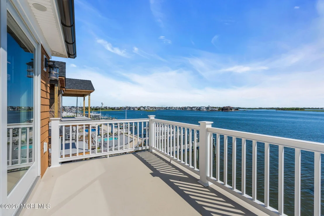 Photo of 153 Pershing Boulevard