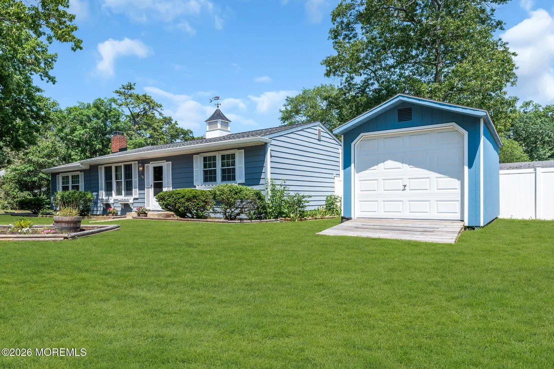 Photo of 323 Shepard Avenue