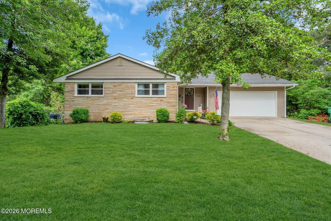 Photo of 1600 Parkview Boulevard