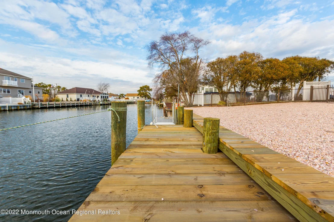 Photo of 1009 Plimsoll Pt