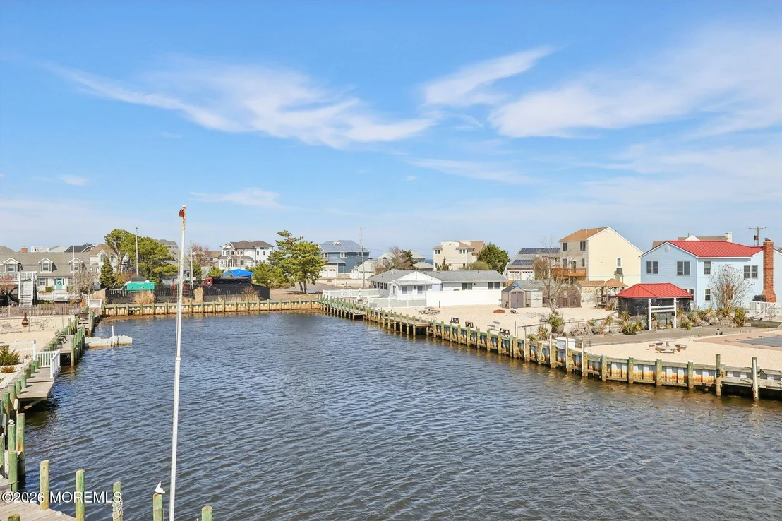 Photo of 232 Montclair Road S