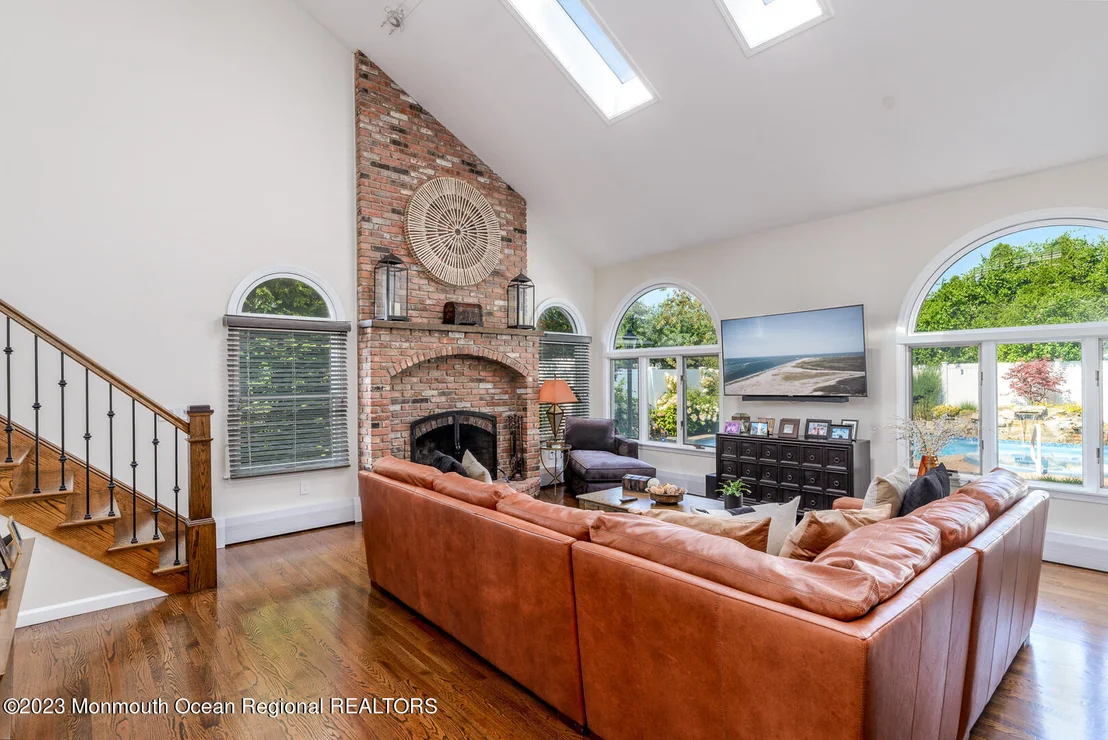 Photo of 74 Oak Knoll Drive