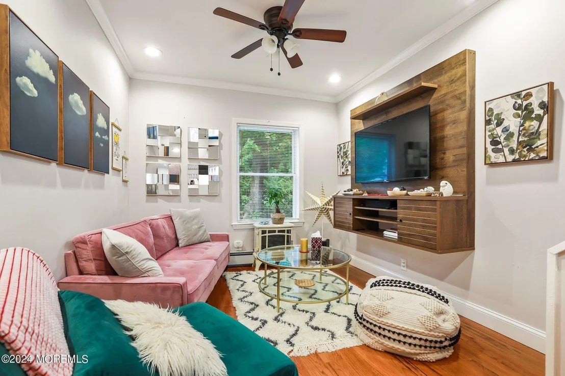 Photo of 785 Lakeshore Drive