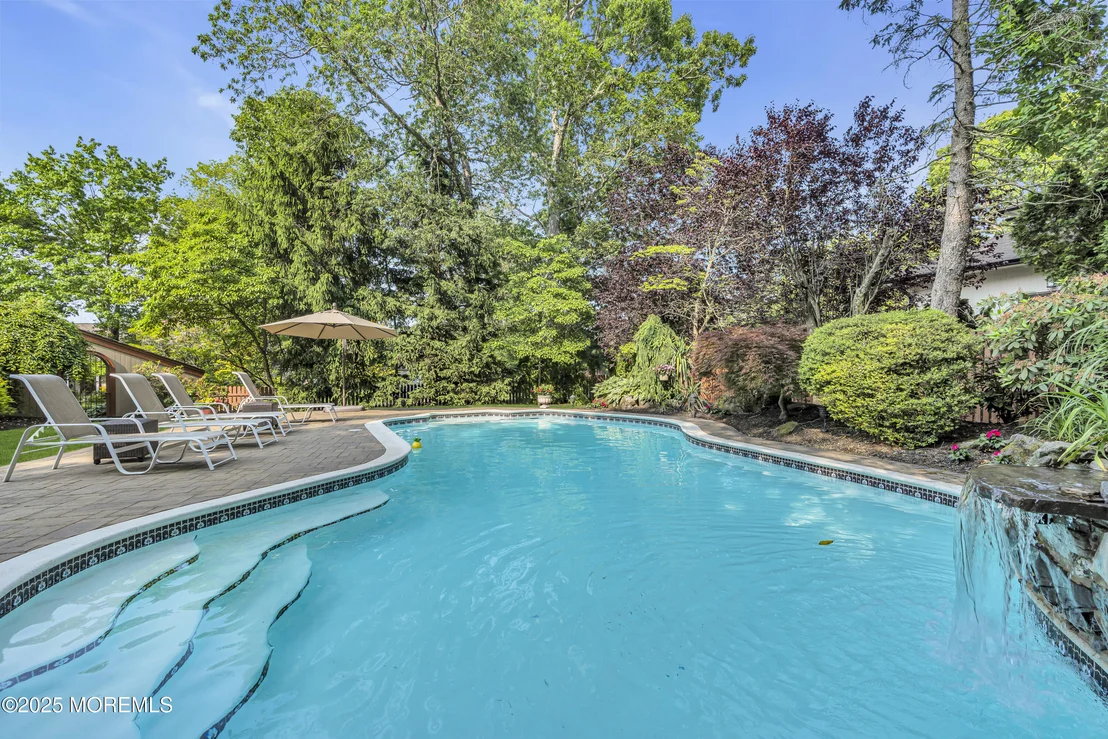 Photo of 635 Winding River Road