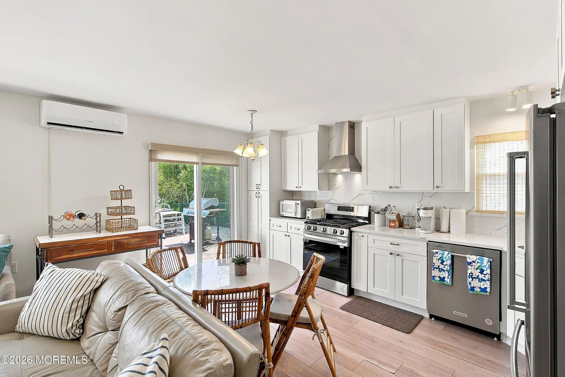 Photo of 216 Montclair Road S