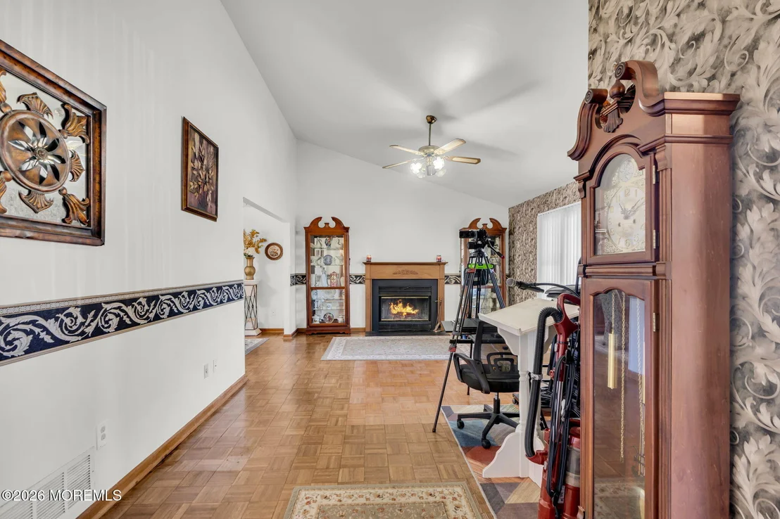 Photo of 303 W Commodore Boulevard