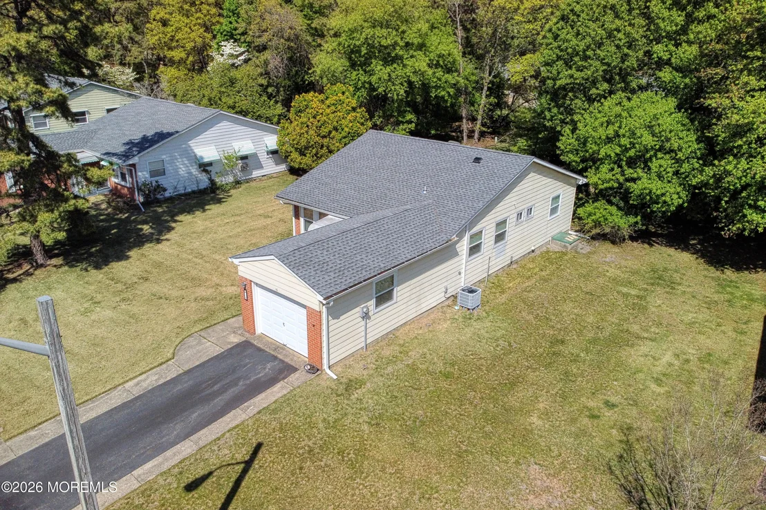 Photo of 16 Hudson Parkway