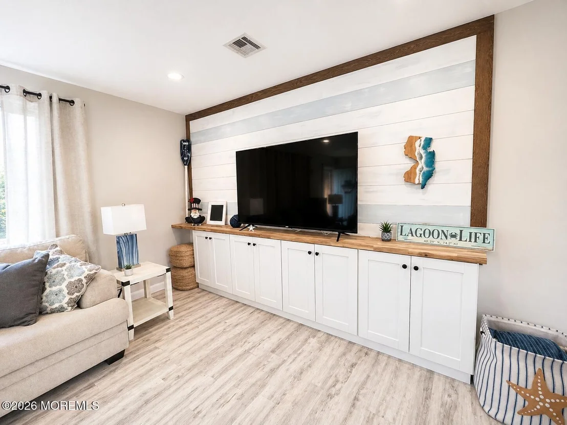 Photo of 810 Leeward Drive