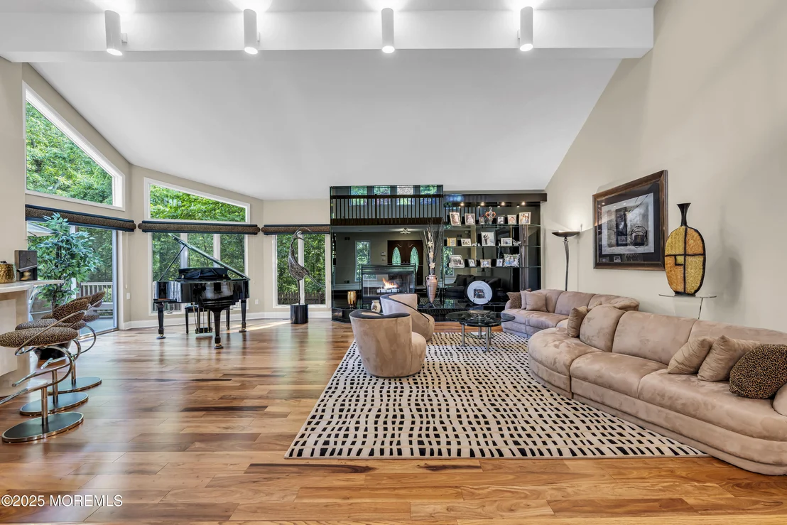 Photo of 635 Winding River Road