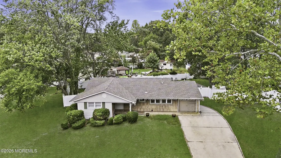 Photo of 1006 Amethyst Drive