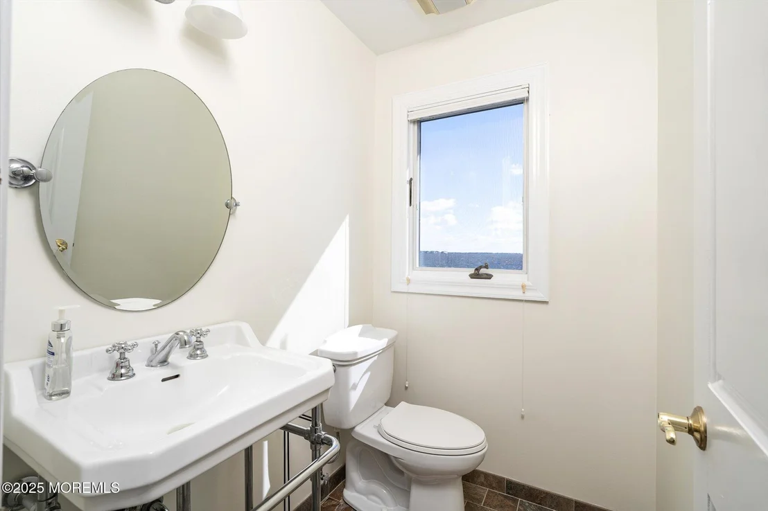 Photo of 673 Bayview Drive