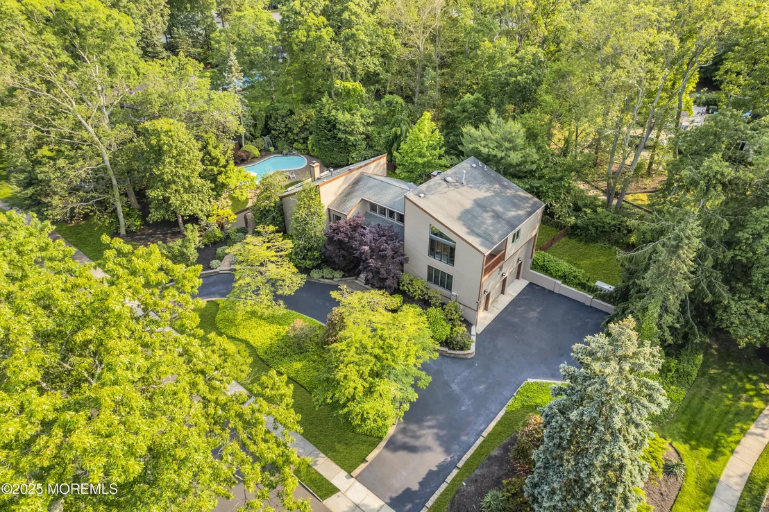 Photo of 635 Winding River Road