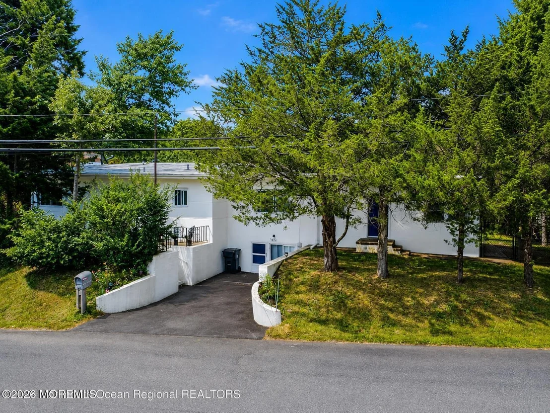 Photo of 563 Reed Road
