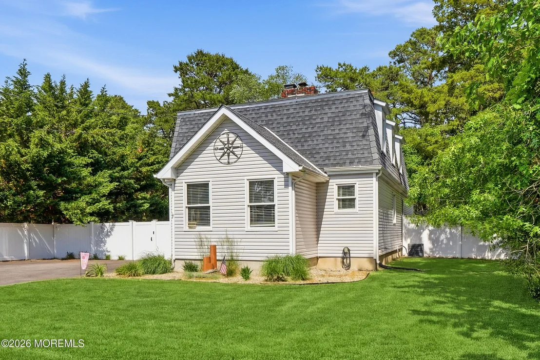Photo of 1437 Jay Street