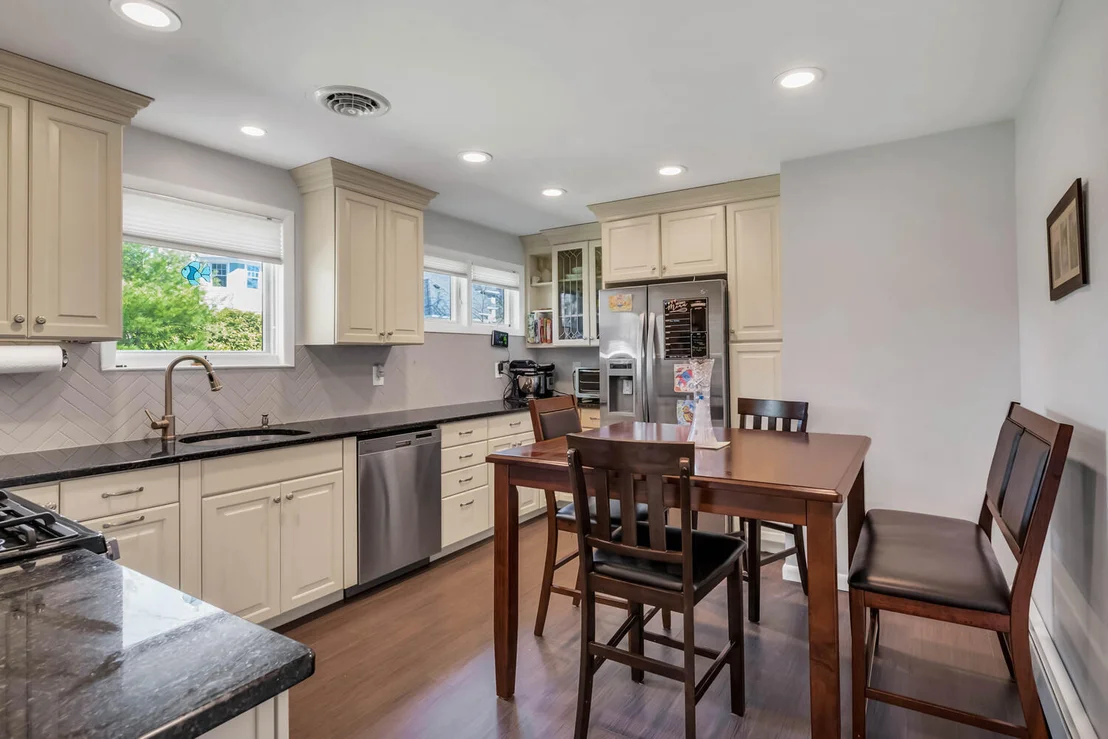 Photo of 407 Rumson Road