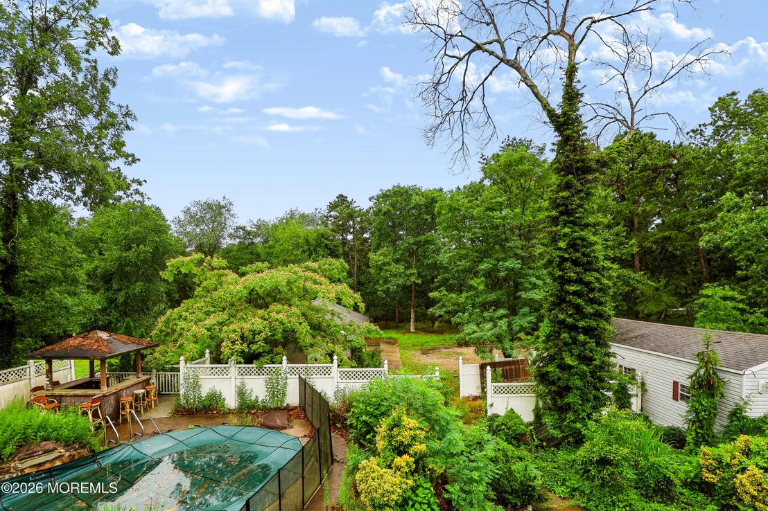 Photo of 2121 Ridgeway Road