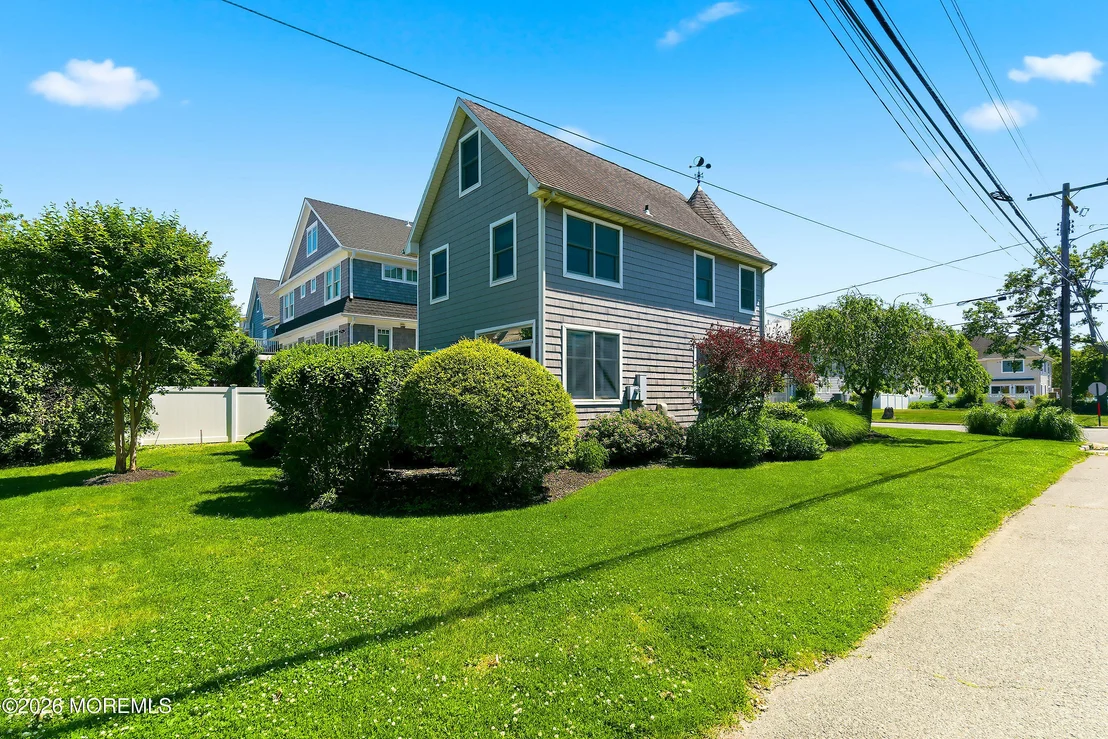 Photo of 384 Pine Avenue