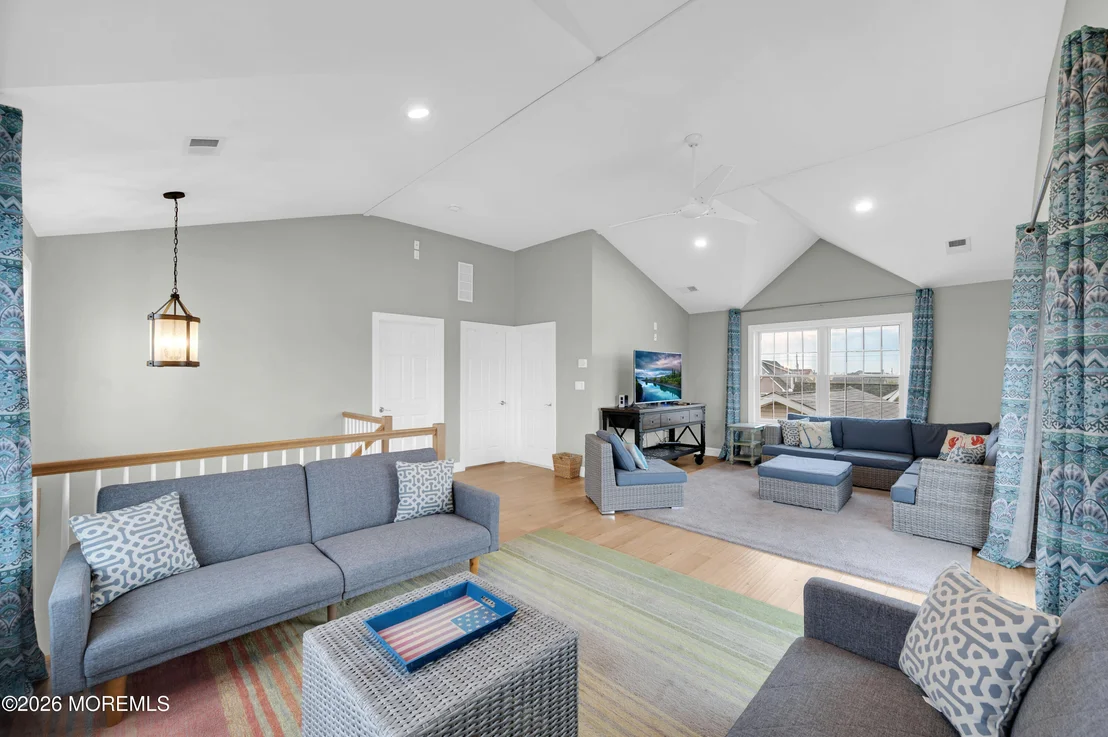 Photo of 222 3rd Avenue