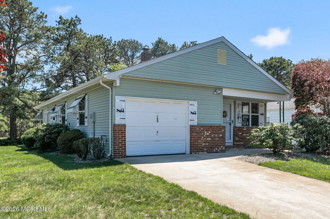 Photo of 109 Freeport Boulevard