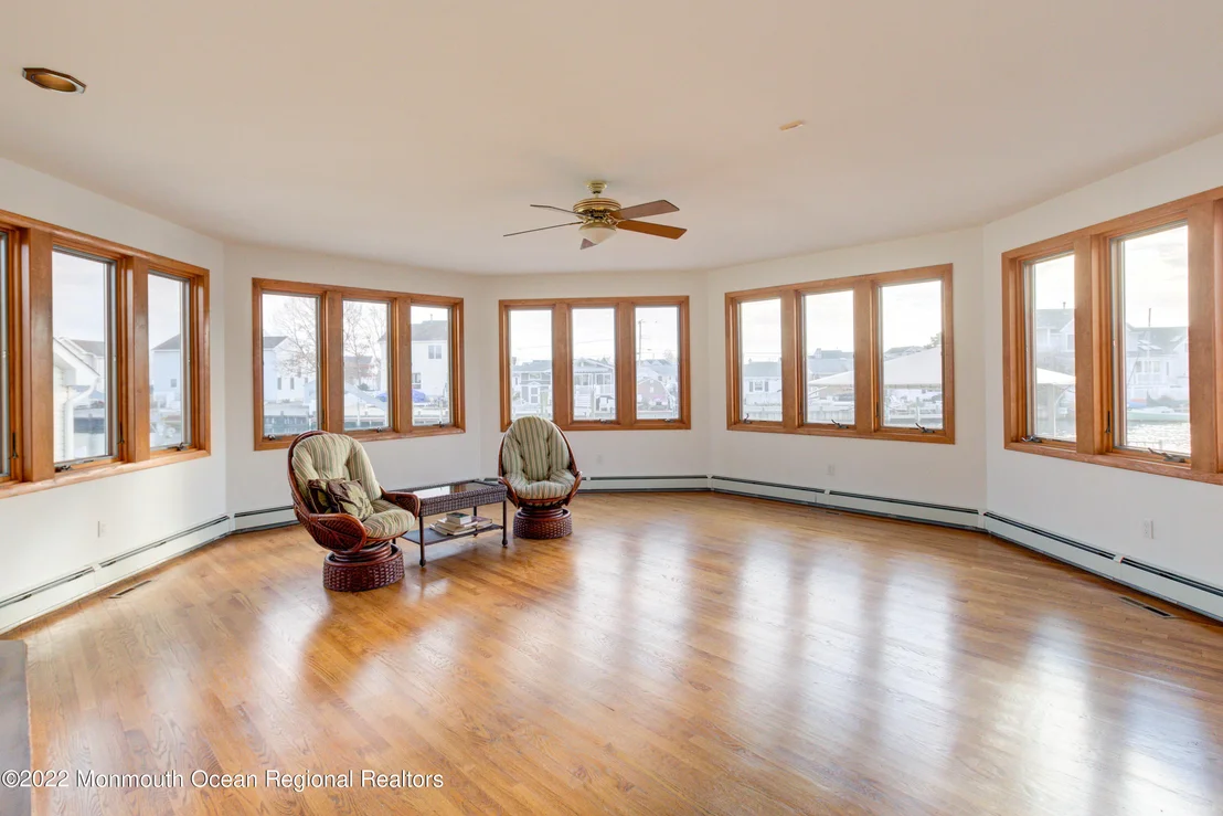Photo of 1009 Plimsoll Pt