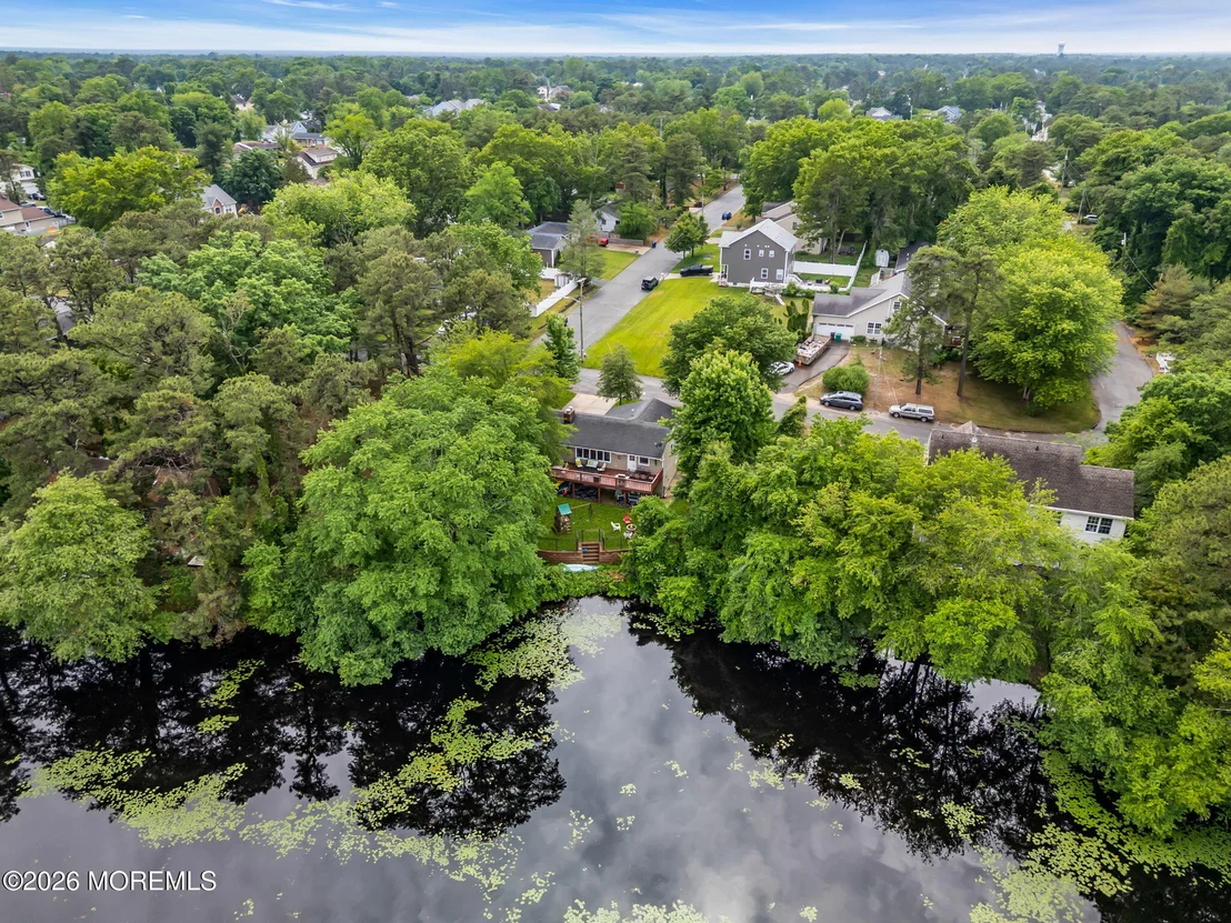 Photo of 1600 Parkview Boulevard