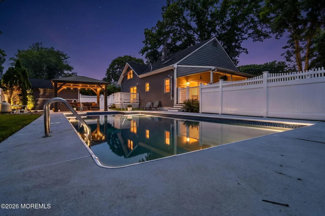 Photo of 210 Robbins Road