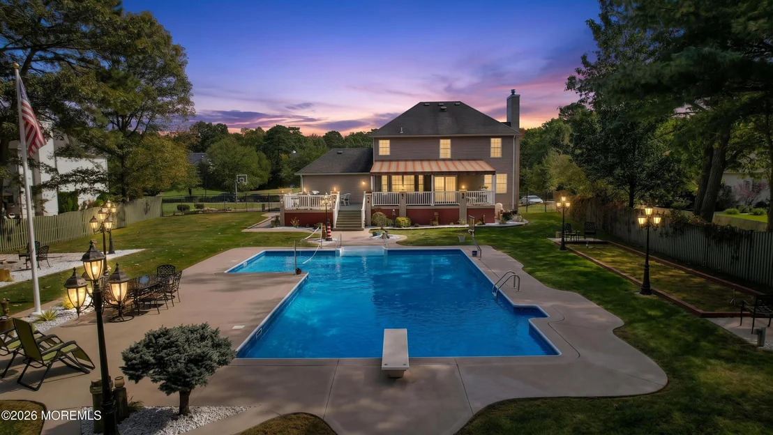 Photo of 611 Winterberry Boulevard