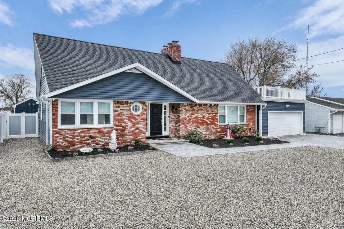 Photo of 933 Montauk Drive