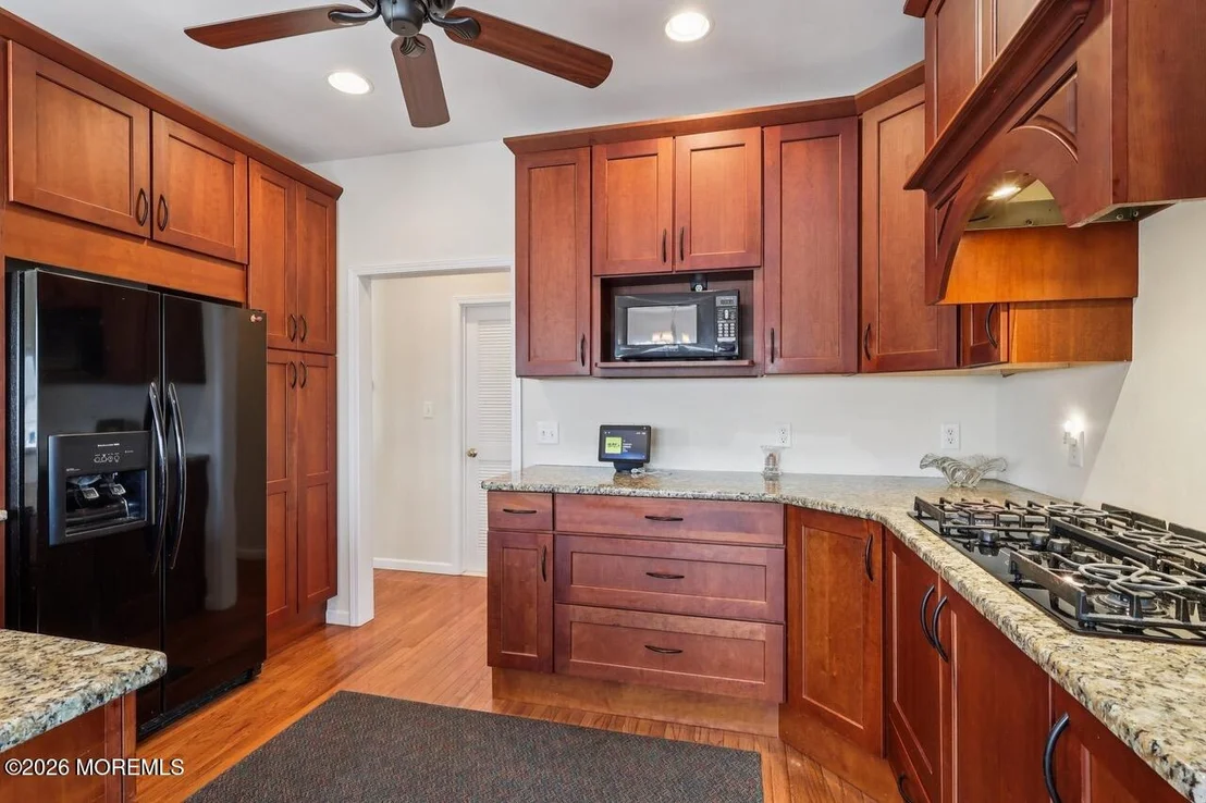 Photo of 232 Montclair Road S