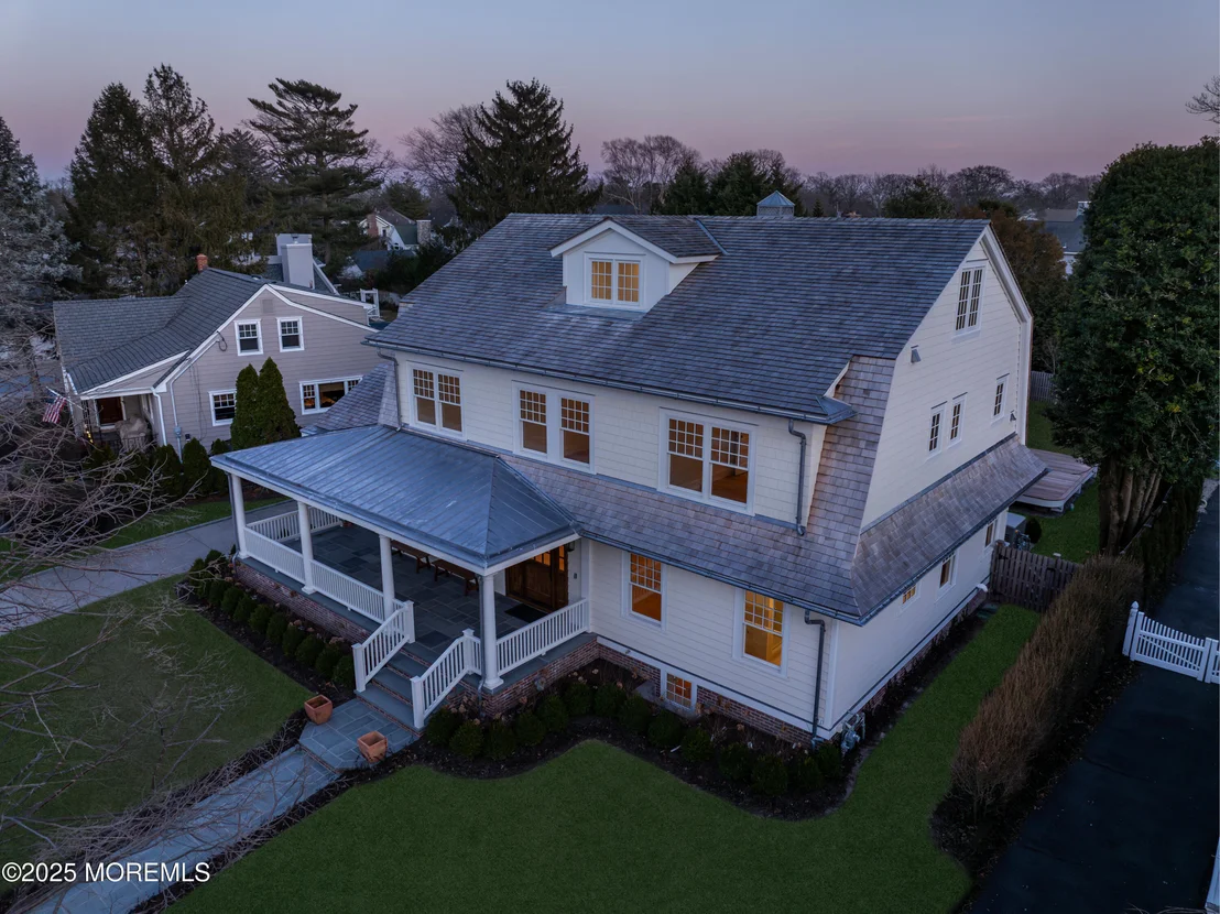 Photo of 327 South Boulevard