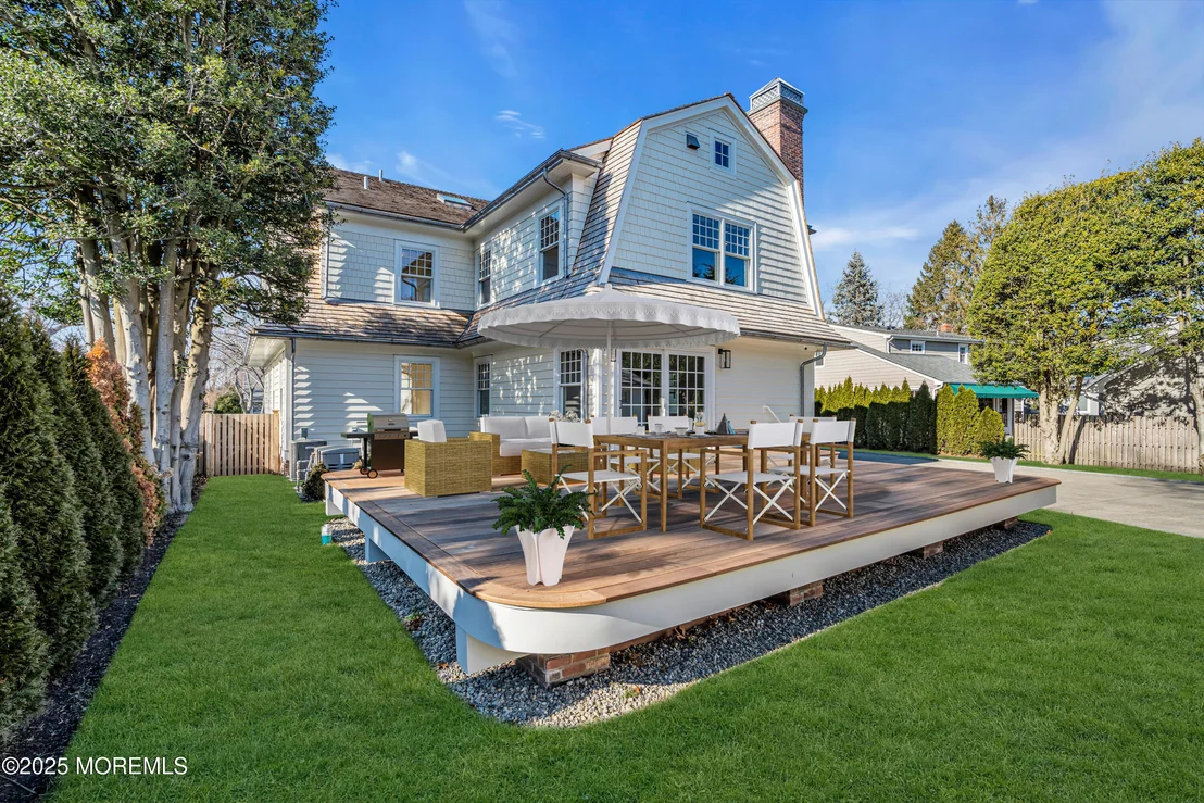 Photo of 327 South Boulevard