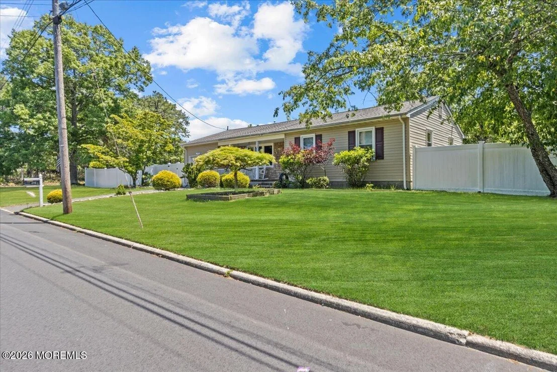 Photo of 2115 Pineview Road