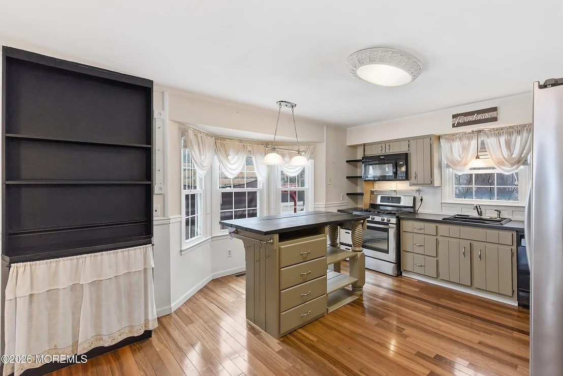 Photo of 638 Freehold Road