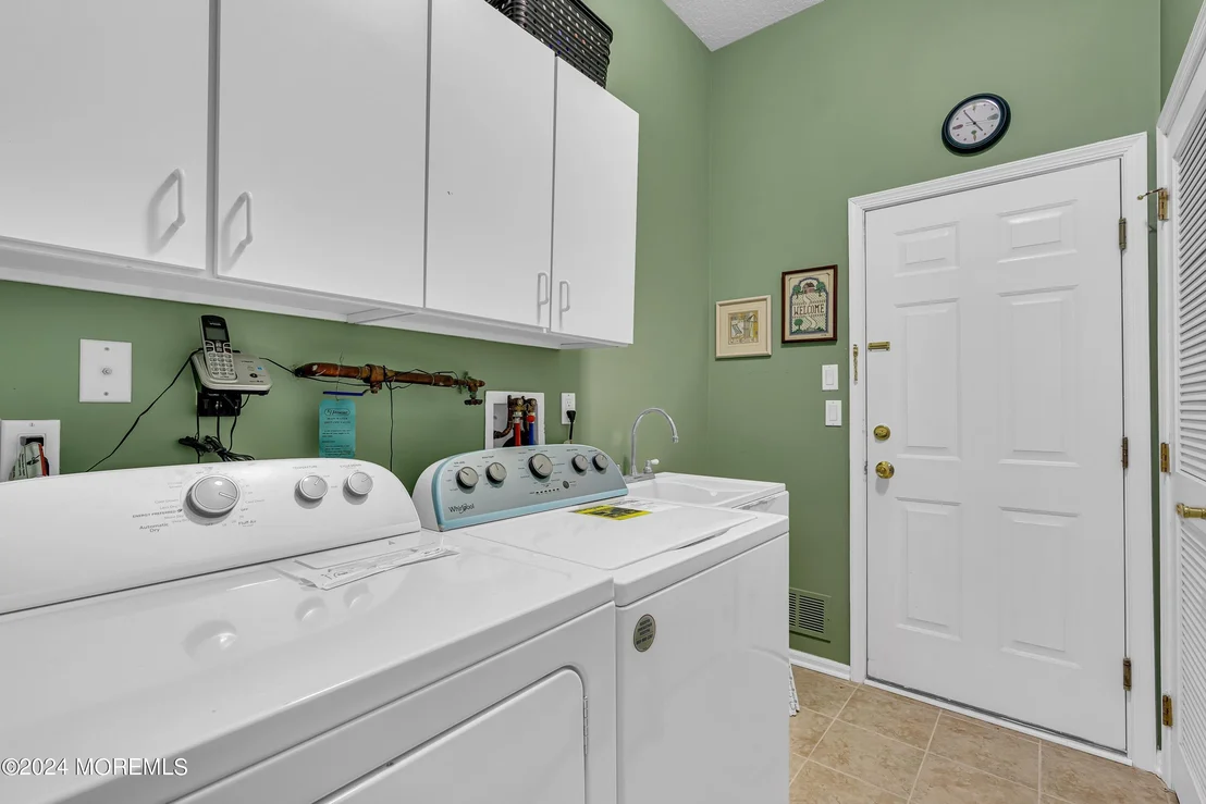 Photo of 2584 Collier Road