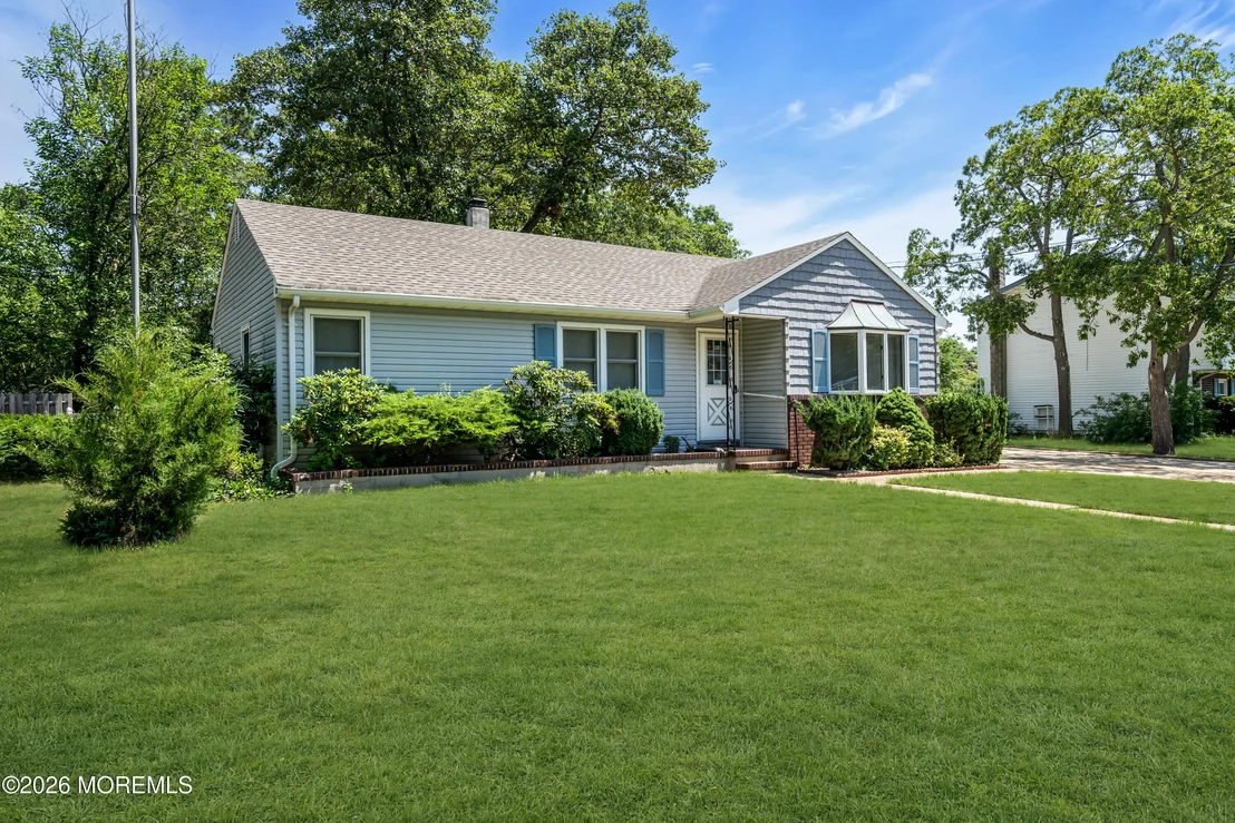 Photo of 416 Macarthur Drive