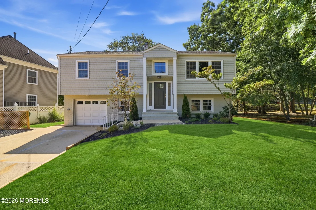 Photo of 208 N Riverside Drive
