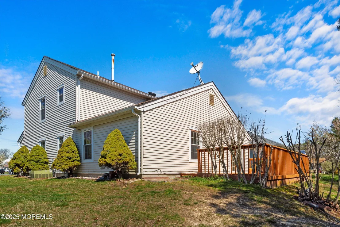Photo of 32 Pine Oak Boulevard