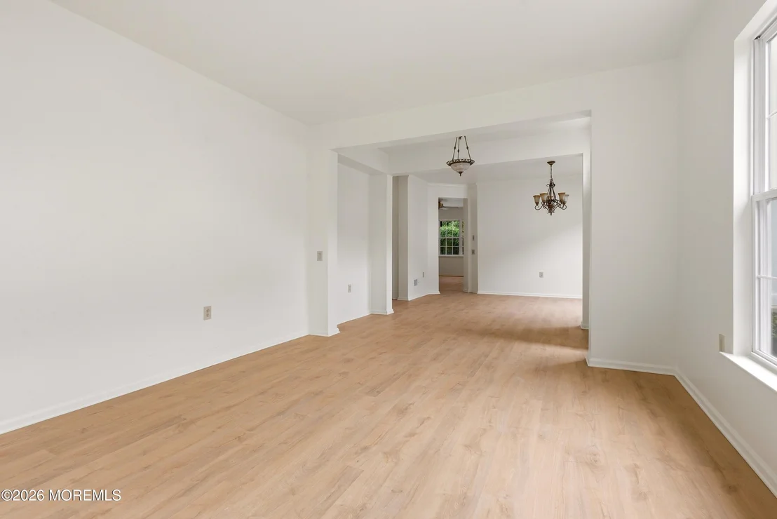 Photo of 33 Valley Stream Place