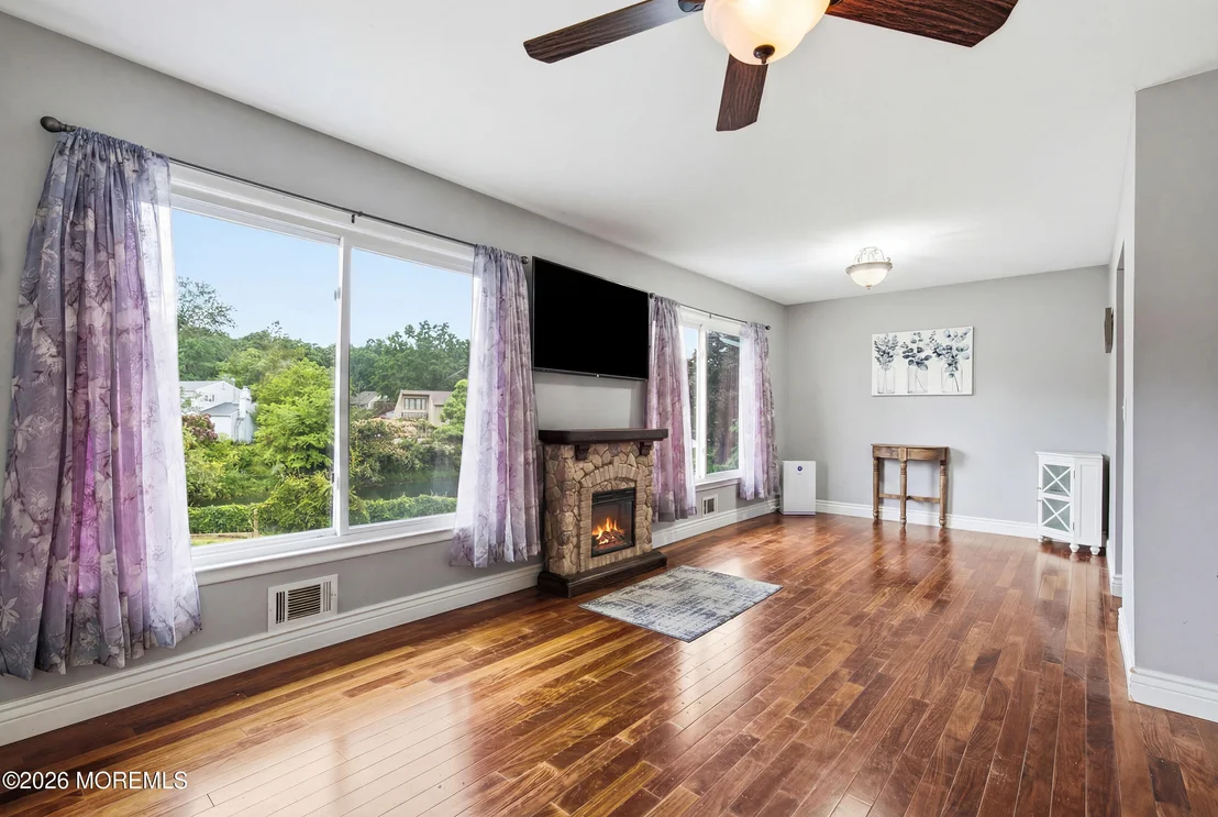 Photo of 652 Brookside Drive