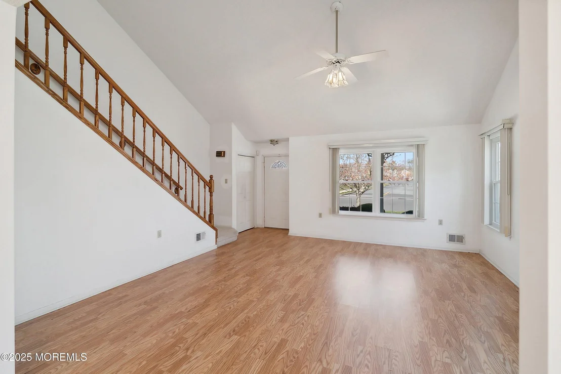 Photo of 32 Pine Oak Boulevard