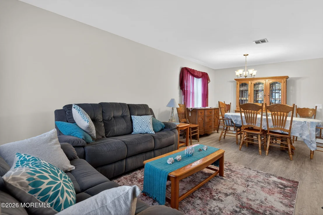 Photo of 152 Pulaski Boulevard