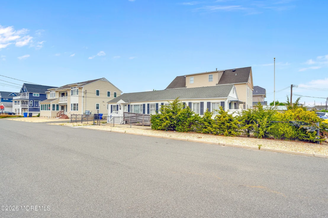 Photo of 202 5th Avenue