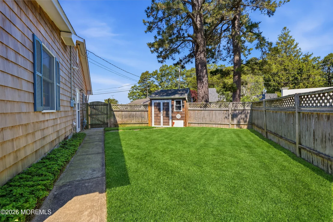 Photo of 481 Admiral Road