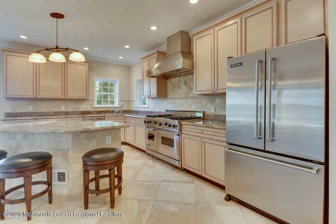 Photo of 2567 River Road