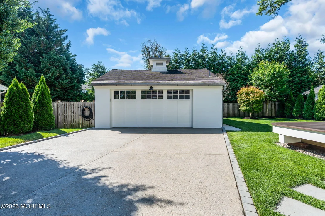 Photo of 327 South Boulevard