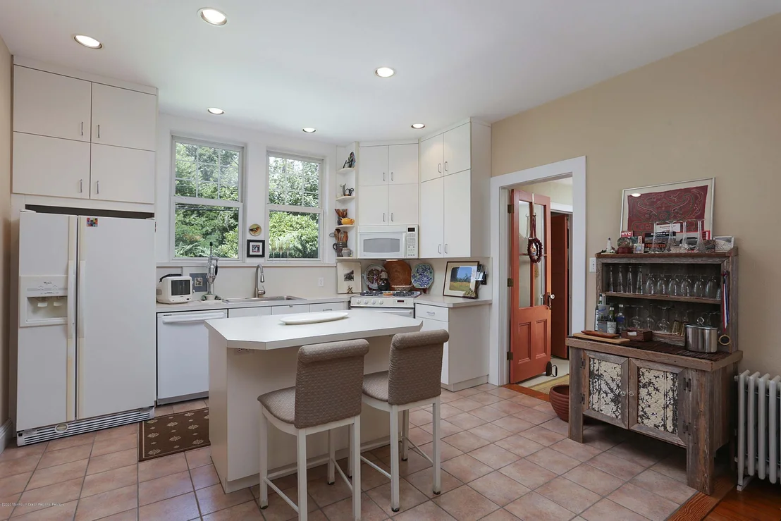Photo of 10 Summit Avenue
