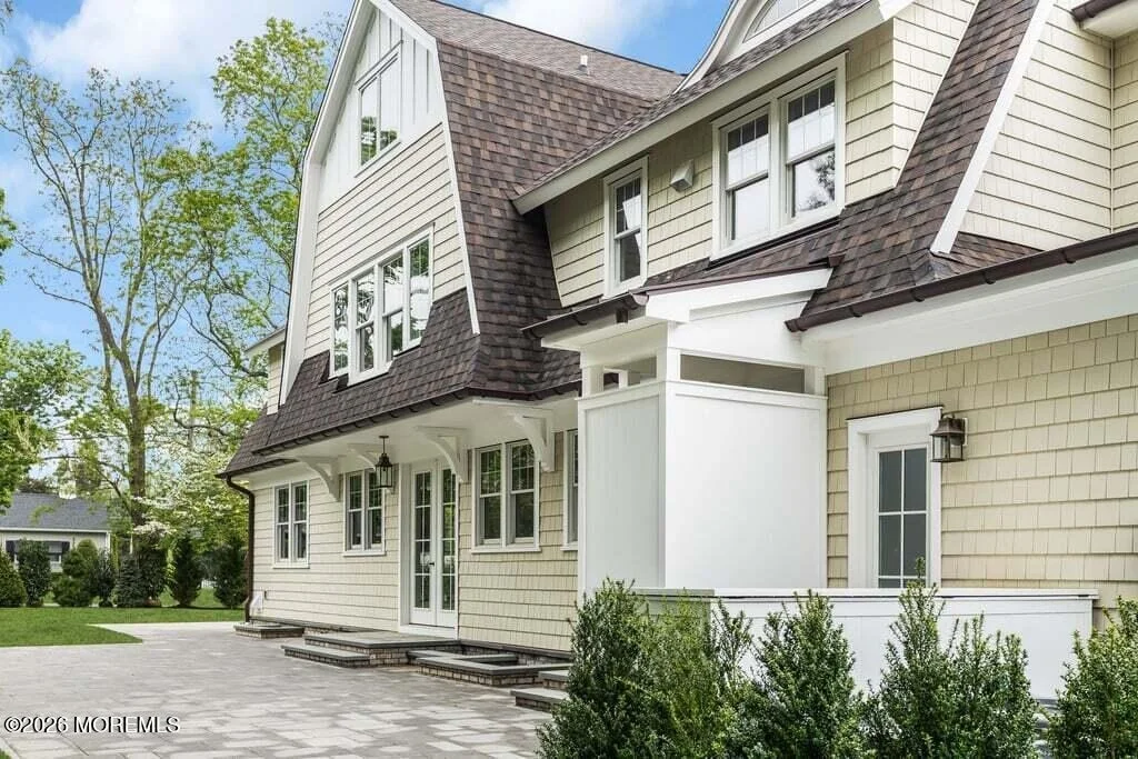 Photo of 907 Riverview Drive