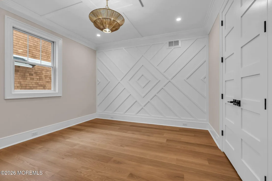 Photo of 151 Pershing Boulevard