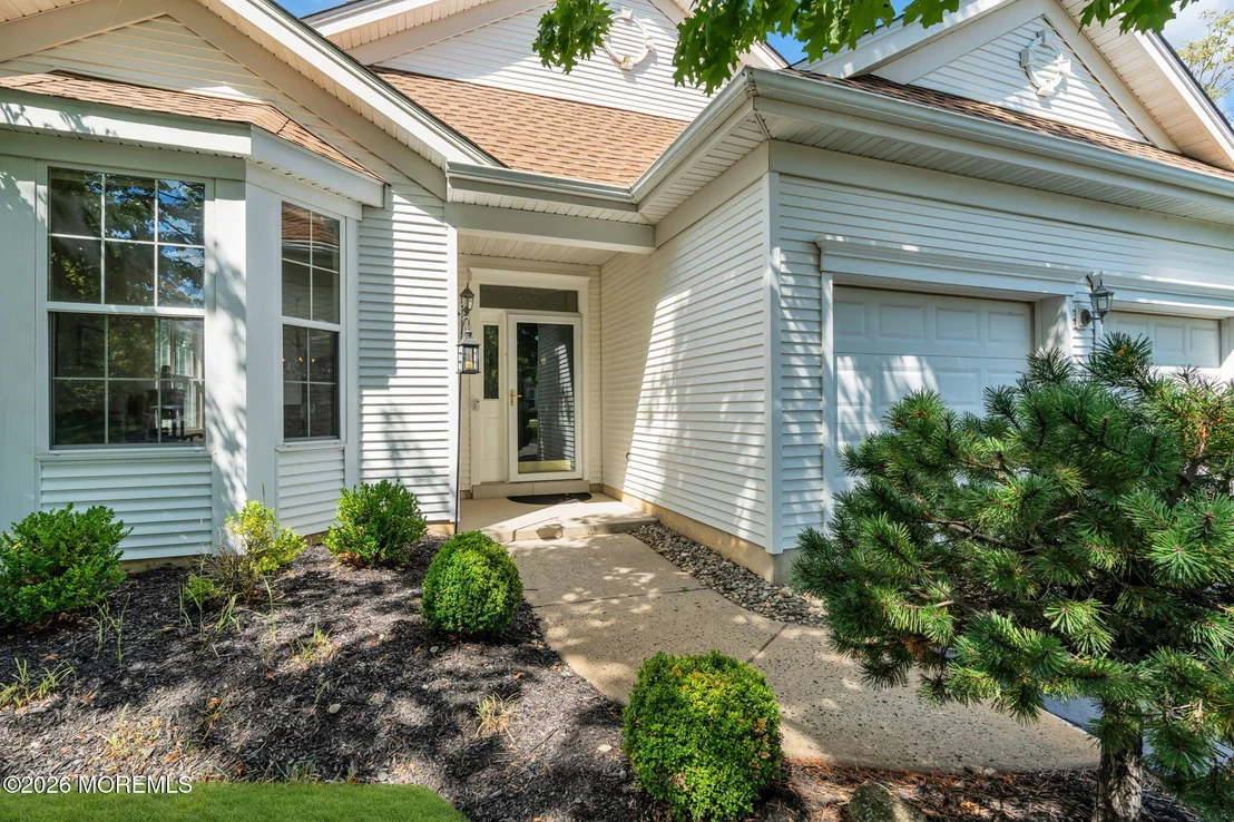 Photo of 2593 Collier Road